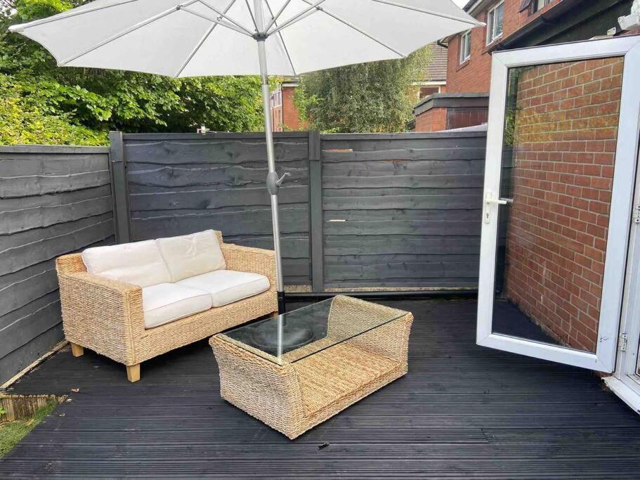 Manchester - Eccles - Business - Contractors - Families - Discounts Available Eksteriør bilde