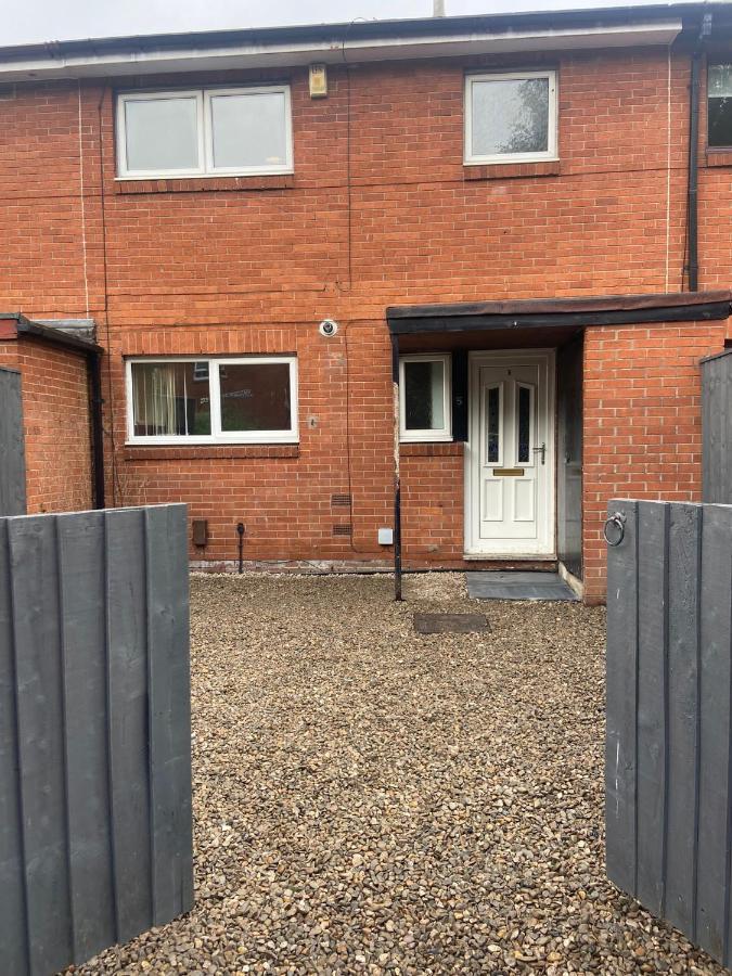Manchester - Eccles - Business - Contractors - Families - Discounts Available Eksteriør bilde