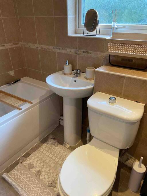 Manchester - Eccles - Business - Contractors - Families - Discounts Available Eksteriør bilde