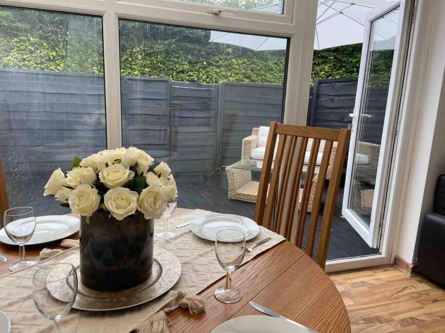 Manchester - Eccles - Business - Contractors - Families - Discounts Available Eksteriør bilde