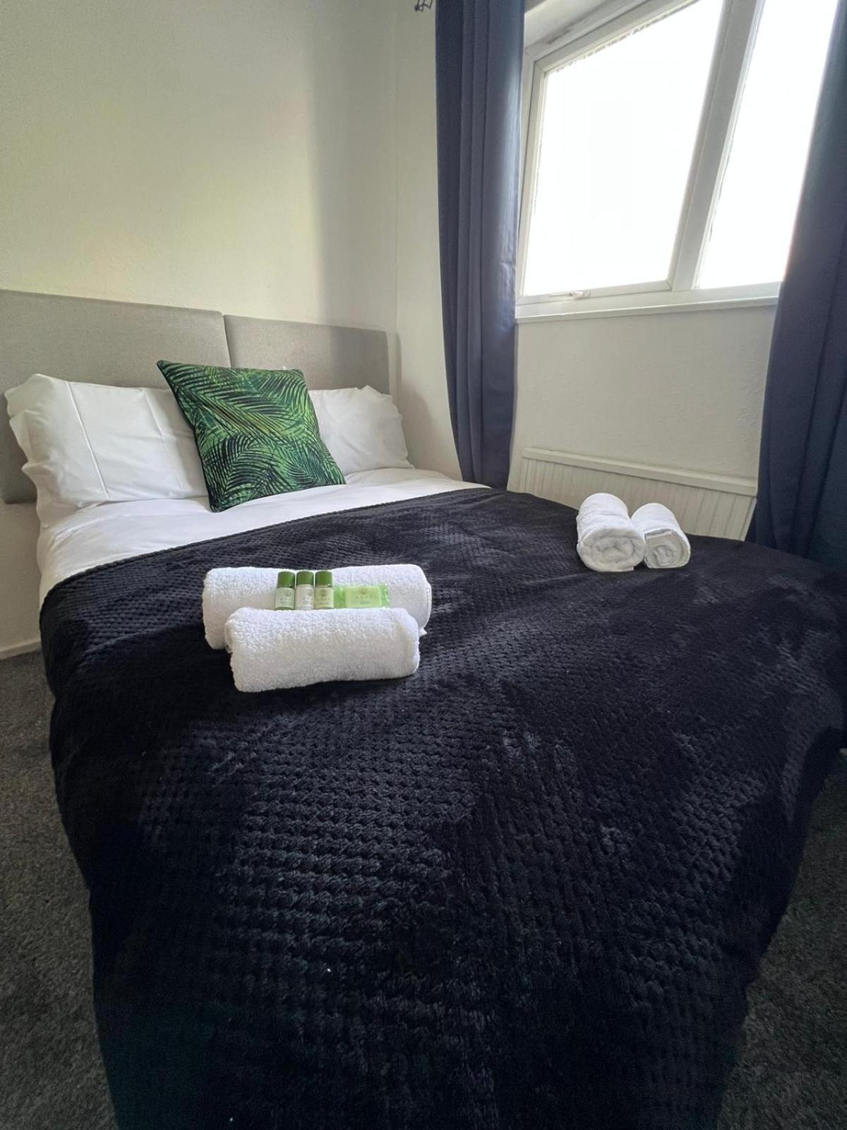 Manchester - Eccles - Business - Contractors - Families - Discounts Available Eksteriør bilde