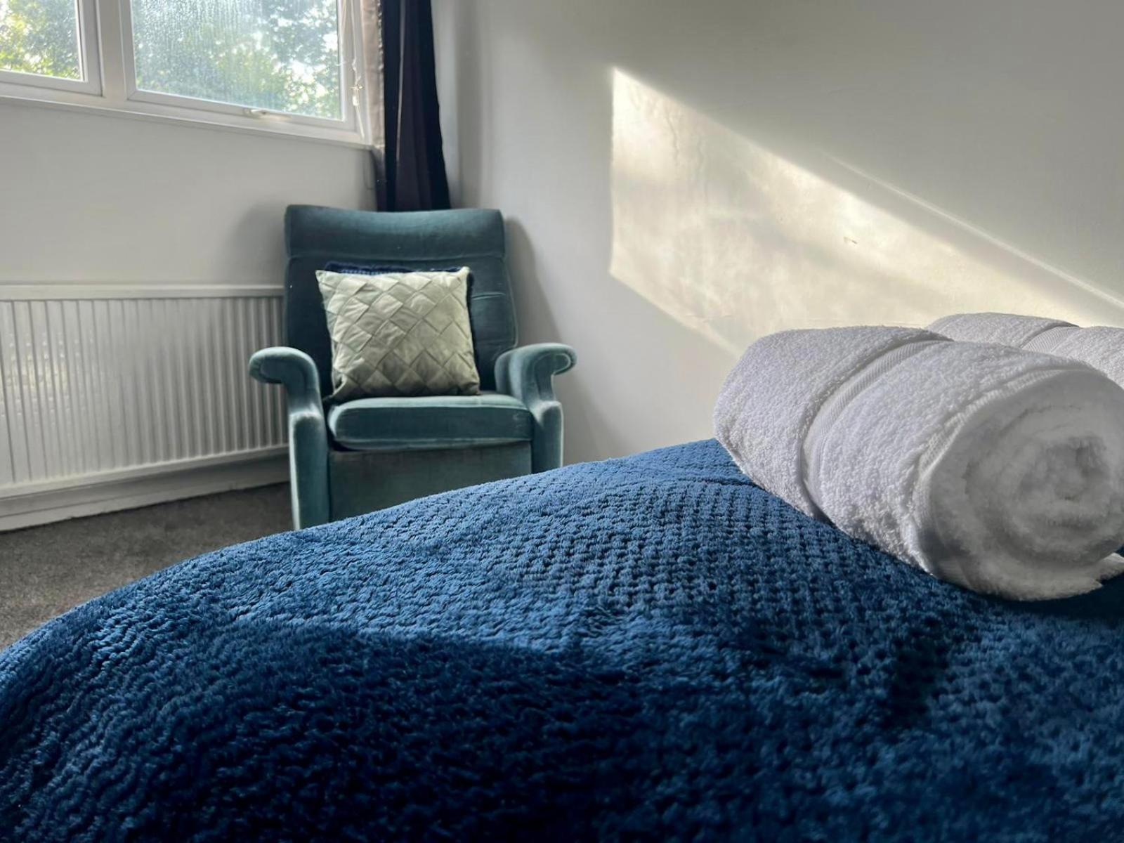 Manchester - Eccles - Business - Contractors - Families - Discounts Available Eksteriør bilde