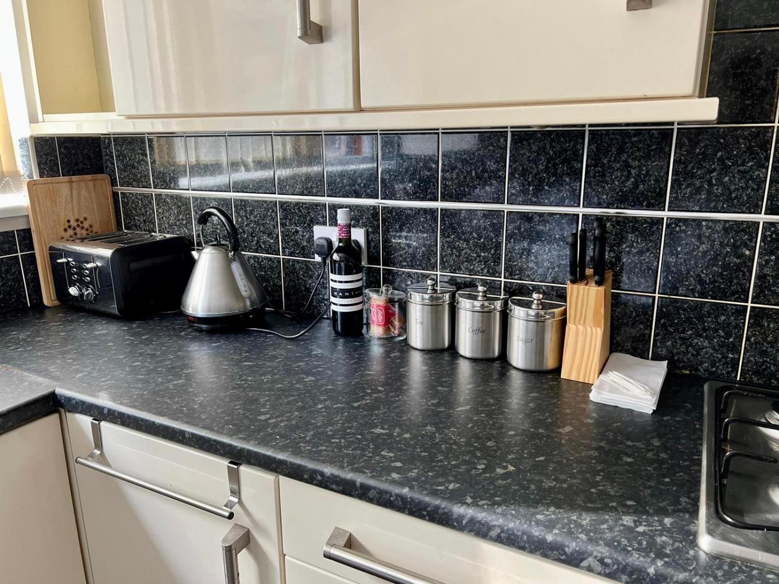 Manchester - Eccles - Business - Contractors - Families - Discounts Available Eksteriør bilde